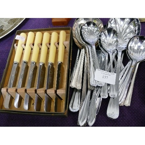 137 - BOXED DEMITASSE COFFEE SPOONS, BOXED KNIVES PLUS A SELECTION OF FRUIT SPOONS