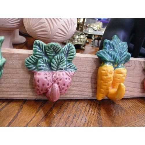 285 - CERAMIC VEGETABLE THEMED HOOKS ON A WOODEN BACK