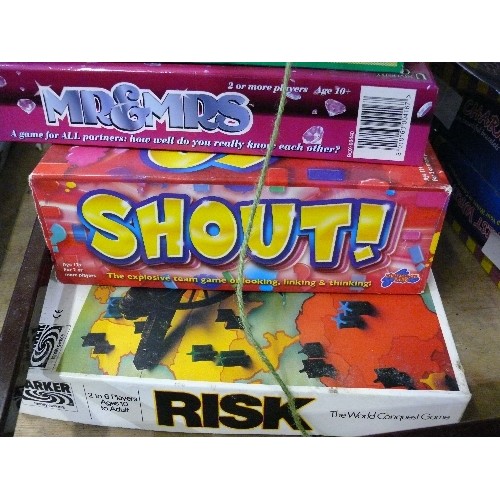 315 - COLLECTION OF BOARD GAMES INCLUDING MR & MRS, RISK AND CSI.