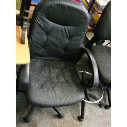 348 - METAL FRAMED, BEECH TOP WITH PULL OUT TRAY DESK AND A LOVELY FAUX LEATHER CHAIR WITH ARMS