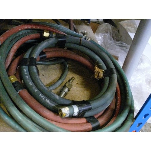 383 - OXY ACETYLENE GAS WELDING SET INCLUDING HOSES, REGULATORS, WELDING TORCH AND VARIOUS NOZZLES