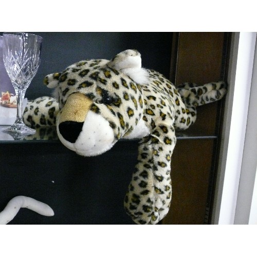 419 - LARGE LEOPARD,  CAT DOORS TOP, 2 DRAUGHT EXCLUDERS