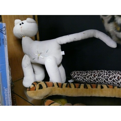 419 - LARGE LEOPARD,  CAT DOORS TOP, 2 DRAUGHT EXCLUDERS