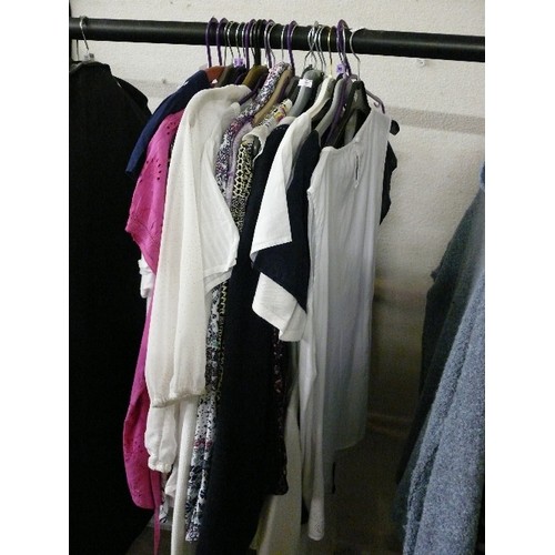 432 - SELECTION OF LADIES TOPS SIZE 14-18