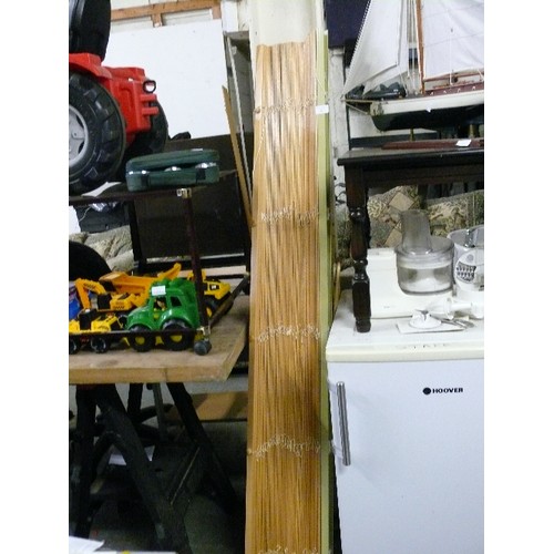435 - VENETIAN BLIND, BEECH, 5FT 6