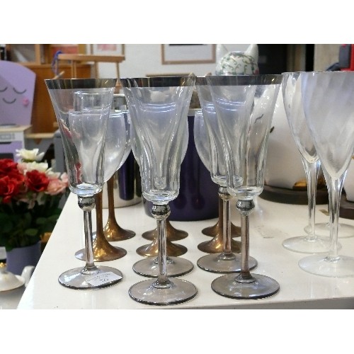 225 - GOOD QUALITY SET OF CHAMPANGE GLASSES WITH SILVER COLOURED RIM PLUS A SET OF WINE GLASSES WITH METAL... 