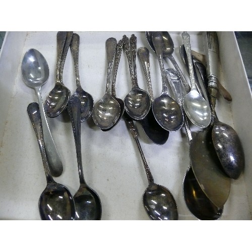 31 - A TRAY OF VINTAGE SPOONS