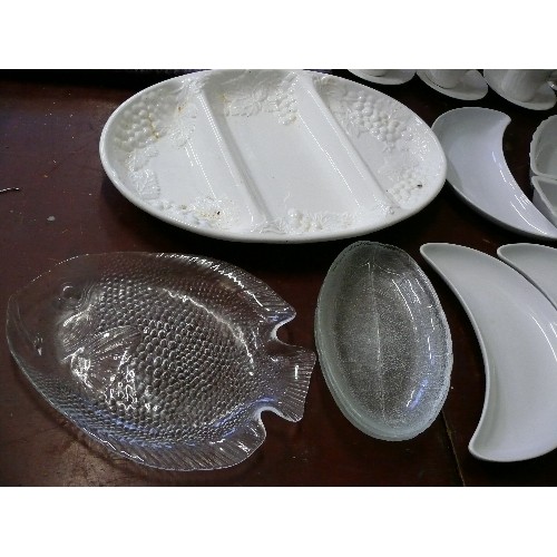 212 - COLLECTION OF CERAMIC AND GLASS HOR D'OEURVE DISHES