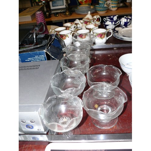 217 - COLLECTION OF GOOD QUALITY GLASS SUNDAE DISHES