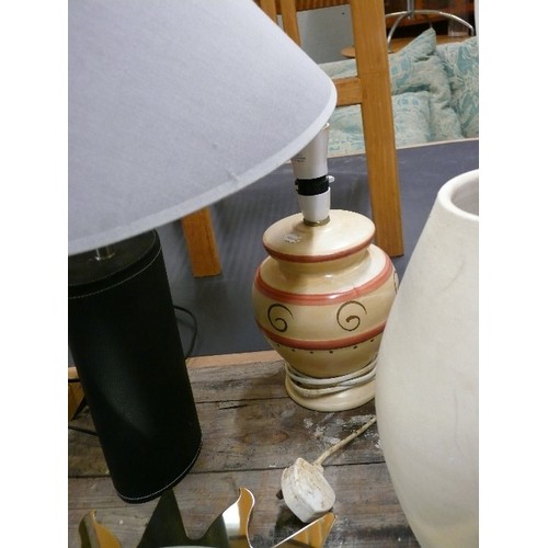 341 - LARGE POTTERY CREAM VASE AND A LAMP WITH FAUX LEATHER CASE AND GREY SHADE