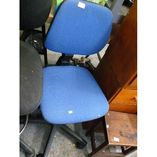 350 - PETITE BLUE OFFICE CHAIR