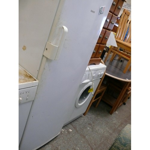 358 - BOSCH TALL FRIDGE IN WHITE