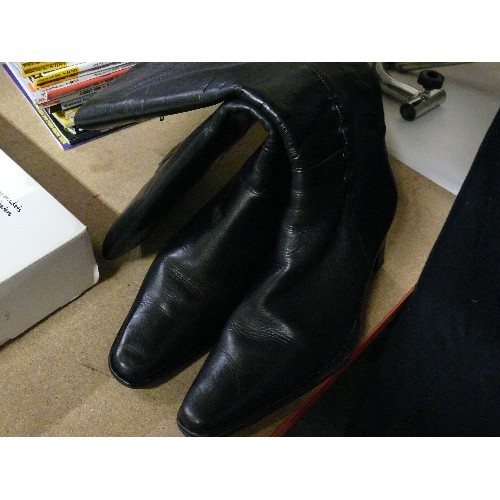 429 - LADIES BLACK MAC SIZE 16 AND A BLACK PAIR OF BOOTS SIZE 7