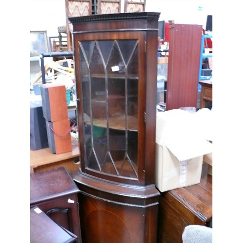 1039 - DARK WOOD CORNER DISPLAY CABINET PLUS A PAIR OF DARK WOOD CUPBOARDS