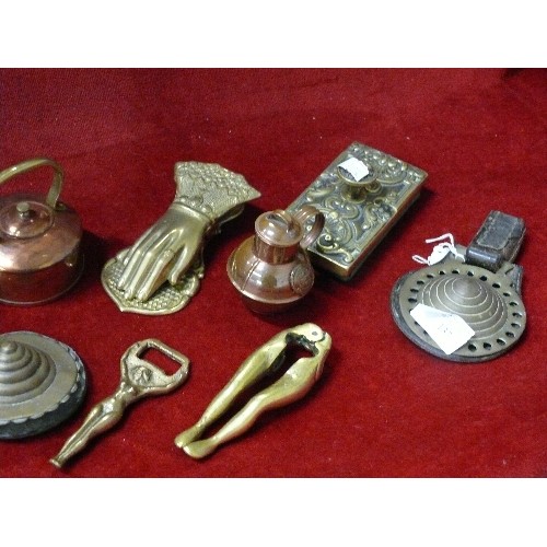 137 - NICE COLLECTION OF BRASS AND COPPER ITEMS.