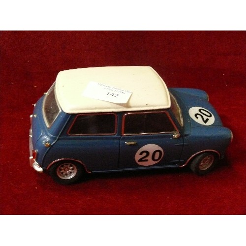 142 - MINI COOPER S 1964 ECH 1/16 MODEL CAR WITH BOX.