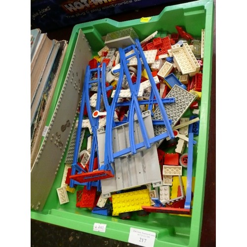 217 - TRAY OF MIXED LEGO PIECES.