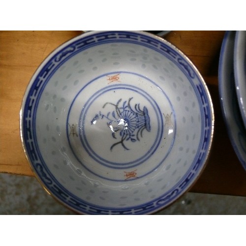 261 - VERY LARGE QUANTITY OF BLUE AND WHITE CHINESE TABLEWARE - SPOONS, BOWLS, PLATES ETC.