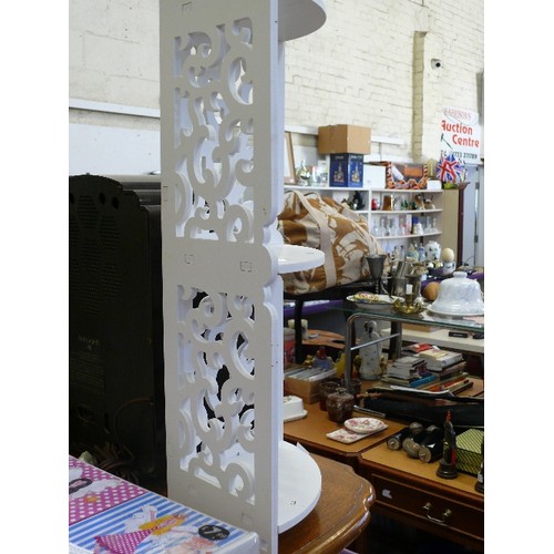 263 - WHITE CORNER SHELF WITH ATTRACTIVE FILIGREE SIDES.