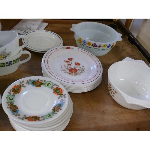 344 - COLLECTION OF RETRO PIREX INCLUDING PLATES AND OVENWARE.