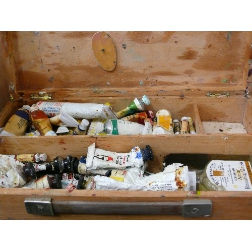 352 - ARTISTS LOT - TABLE TOP EASLE AND WOODEN BOX CONTAINING PAINTS AND VARNISH.