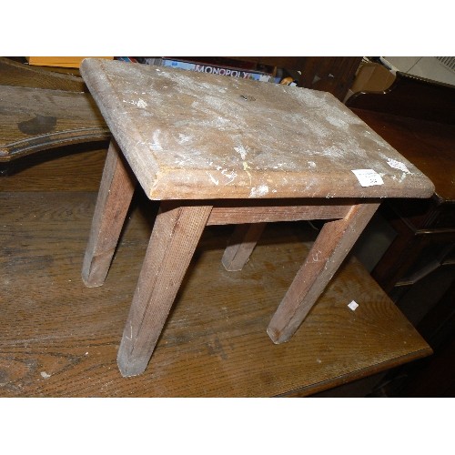 404 - SMALL VINTAGE WOODEN STOOL.