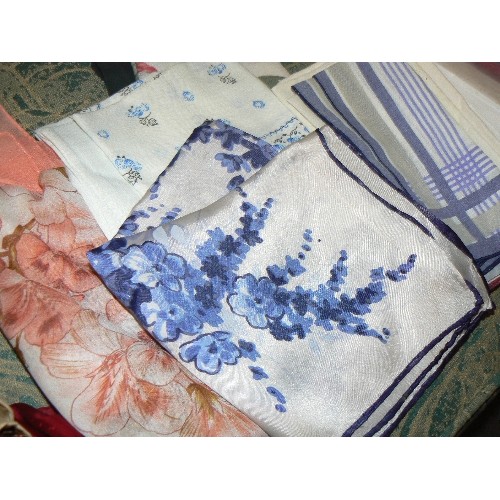 415 - SELECTION OF LINEN INCLUDING NEW TOWELS IN PACKAGING, TABLE CLOTH WITH MATCHING NAPKINS, CHRISTMAS T... 