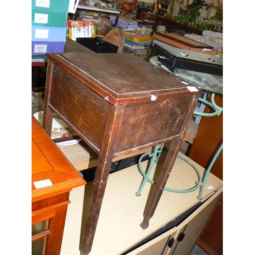 410 - VINTAGE SEWING BOX TABLE WITH CONTENTS OF THREADS AND SILKS.