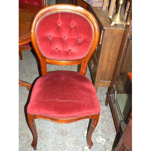 423 - ORNATE ITALIAN STYLE DINING TABLE WITH FOUR CHAIRS UPHOLSTERED IN RED VELOUR, BUTTONED BACK.