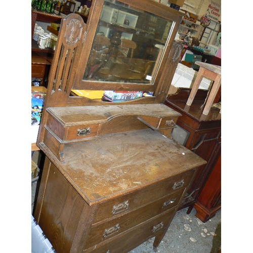 405 - EDWARDIAN OAK THREE DRAWER DRESSING TABLE WITH MIRROR.