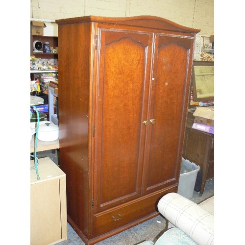 407 - MAHOGANY DOUBLE WARDROBE WITH DRAWER BELOW.