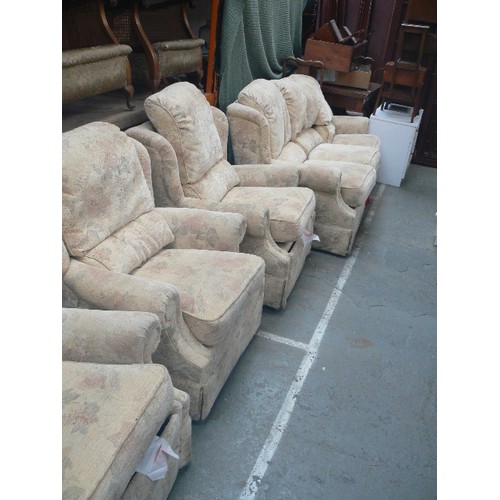 424A - GOOD QUALITY & CONDITION G-PLAN SUITE -  THRE SEATER SOFA, TWO MANUAL RECLINING  ARMCHAIRS,  A FURTH... 