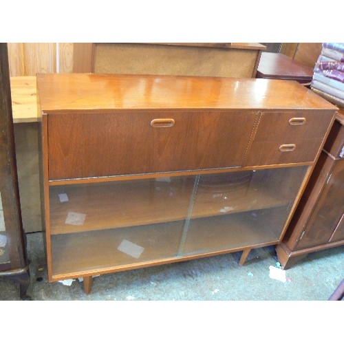 427 - MID-CENTURY TEAK SIDEBOARD/BUREAU WITH TWO GLASS SLIDING DOORS.