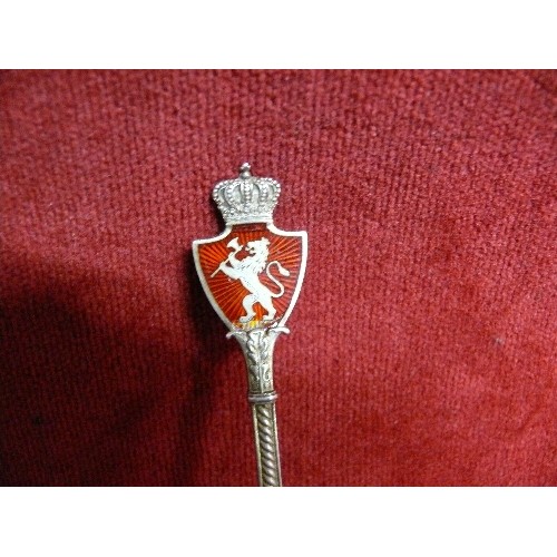 10 - A NORWEGIAN SOLID SILVER SAUCE LADLE WITH ENAMEL LION HOLDING AN AXE CROWN ABOVE. THIS IS FROM NORWE... 