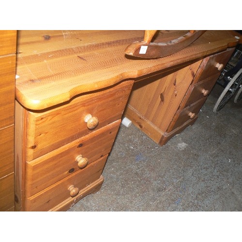 438 - PINE DOUBLE PEDESTAL DESK WITH SIX DRAWERS.