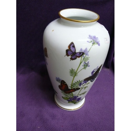 75 - FRANKLIN MINT 'THE MEADOWLAND BUTTERFLY VASE'.