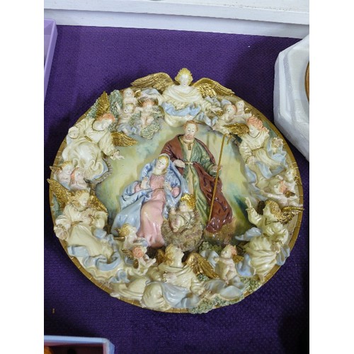 81 - FRANKLIN HEIRLOOM 3D PLATE 'THE NATIVITY'.