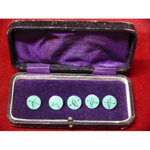 75 - Five early 20th Century Ancient Order of Foresters shirt studs with enamelled bow & arrow design - o... 