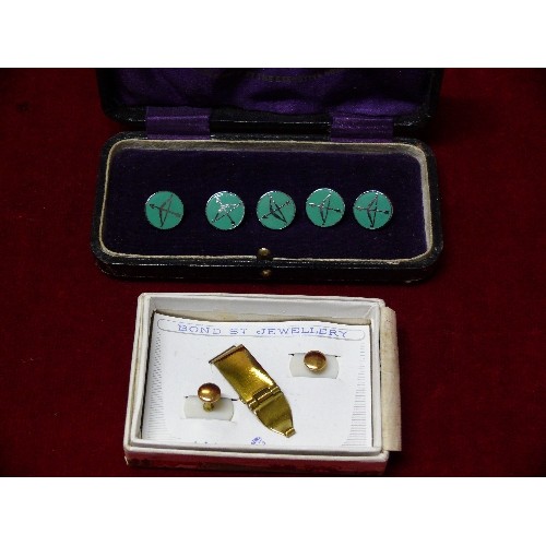 75 - Five early 20th Century Ancient Order of Foresters shirt studs with enamelled bow & arrow design - o... 