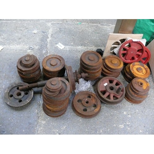 456 - Large quantity of mixed train locomotive & wagon wheels - for large scale ride on model railway prob... 