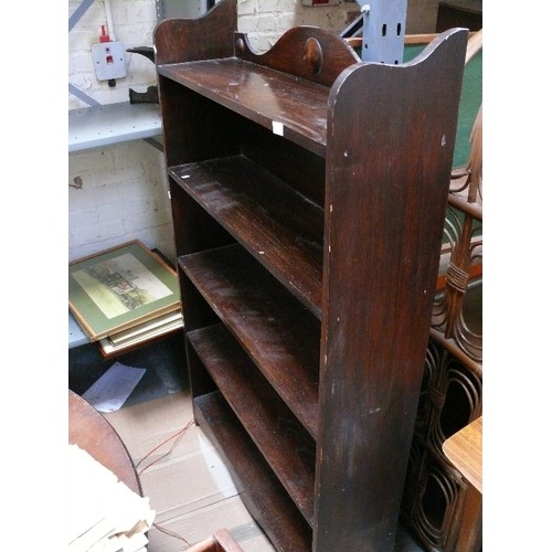 403 - A large oak set of book shelves, circa 1920's / 30's - 150cm x 94cm x 25cm