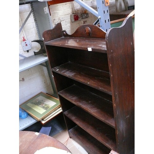 403 - A large oak set of book shelves, circa 1920's / 30's - 150cm x 94cm x 25cm