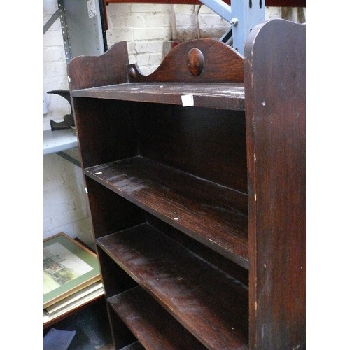 403 - A large oak set of book shelves, circa 1920's / 30's - 150cm x 94cm x 25cm