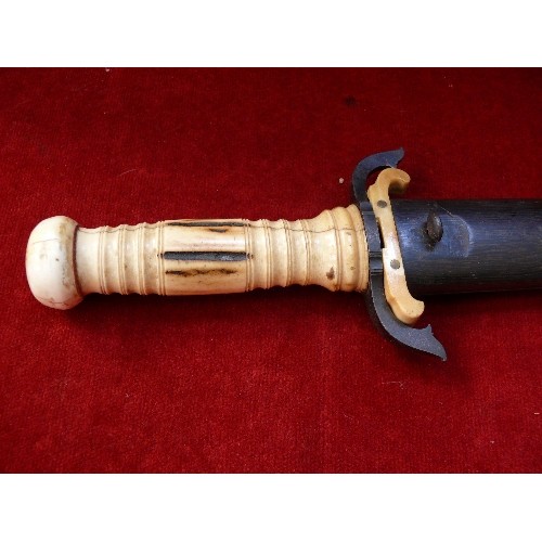 207K - A fine quality late 19th or early 20th Century dagger with a bone handle a steel cross guard with do... 