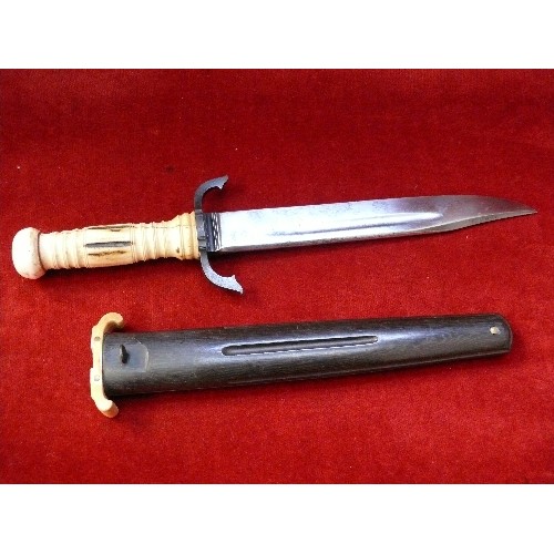 207K - A fine quality late 19th or early 20th Century dagger with a bone handle a steel cross guard with do... 