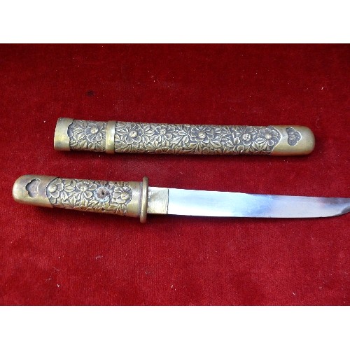 207D - A rare 19th Century Japanese Tanto dagger - Samurai dagger - the brass scabbard and grip in fine bra... 