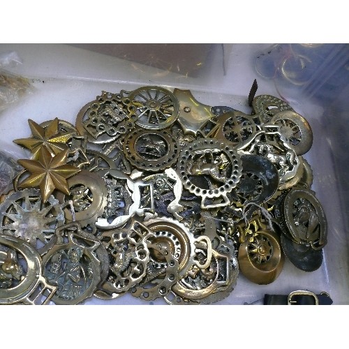 358 - Crate of over 60 single horse brasses, cast and stamped, some 19th Century.