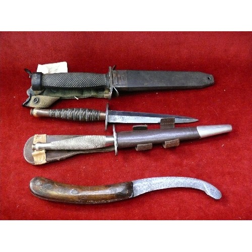 204J - 4 collectors' military knives including : WW2 second pattern commando knife with leather sheath; WW2... 