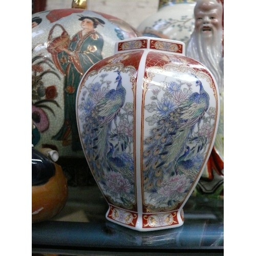 192 - Collection of 20th Century oriental ceramics including: a large  Chinese melon shaped lidded jar, 25... 