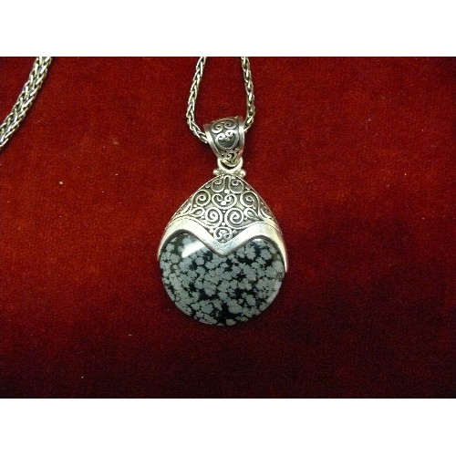 31G - LARGE SILVER PENDANT ON CHAIN.  THIS DESIGNER PIECE MADE BY A FAMOUS ARTIST DESIGNER IN BALI. THE PE... 